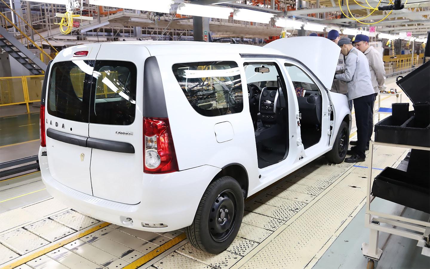 АвтоВАЗ перезапустил производство пассажирских Lada Largus
