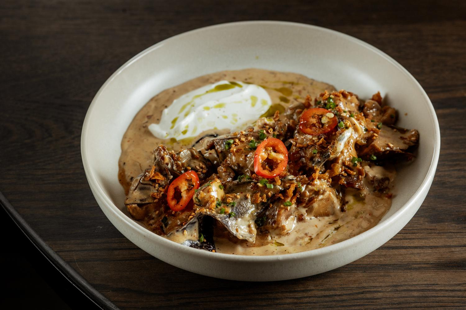 Печеная лопатка с грибным соусом в ресторане &laquo;Южанин&raquo;