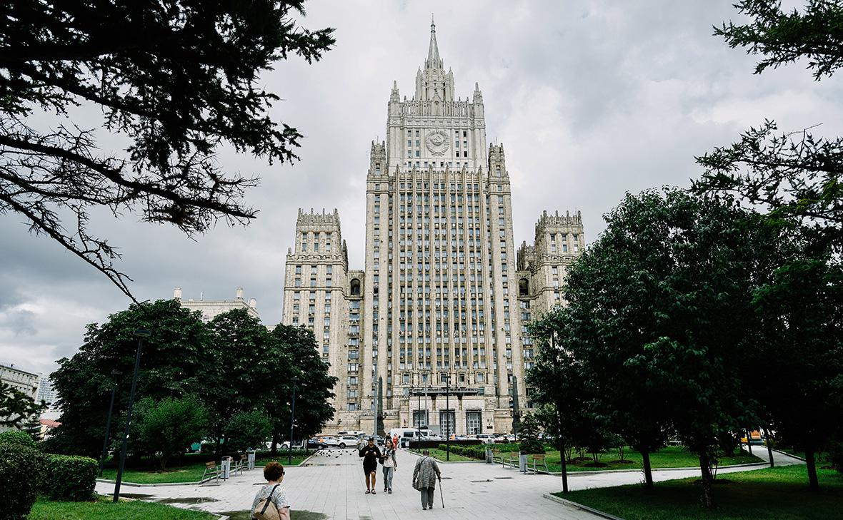 МИД выразил протест поверенному в делах Эстонии в России из-за памятника