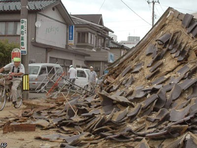 Два мощных землетрясения в Японии: более 400 раненых