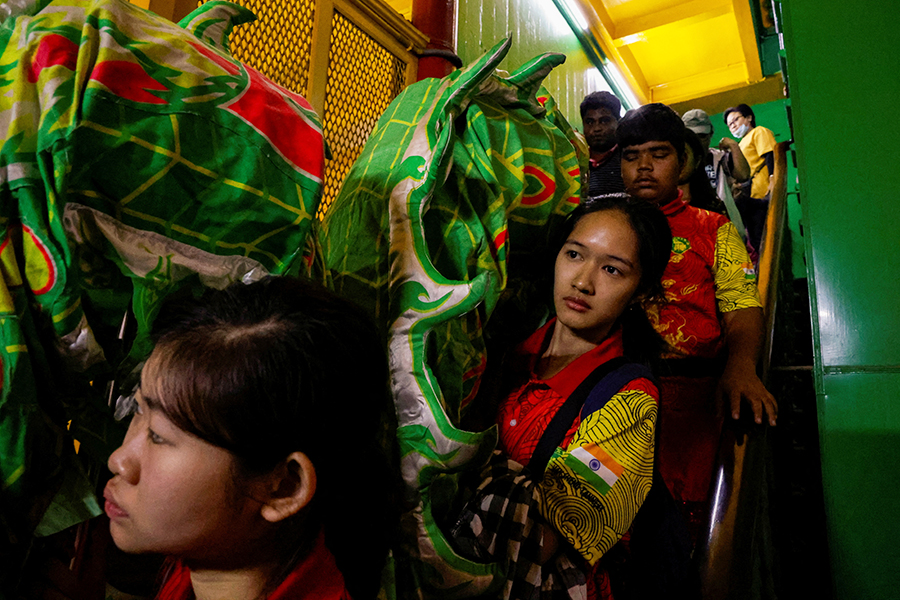 В Индии дети вынесли из храма дракона