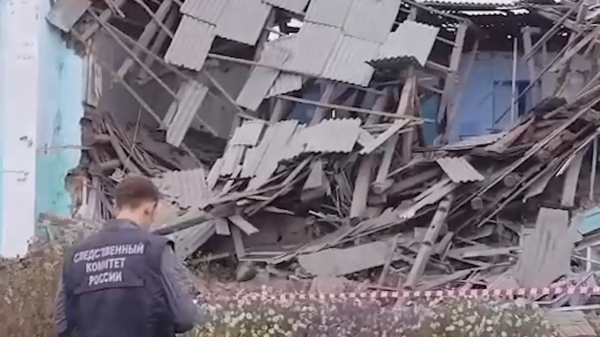 В новосибирском Татарске обрушилась часть школы