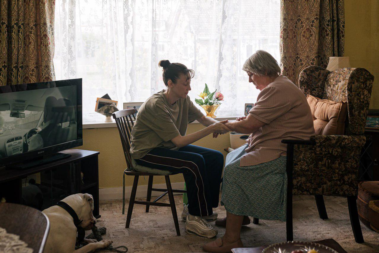 Андреа Райзборо и Бренда Блетин в фильме «Стрекоза»