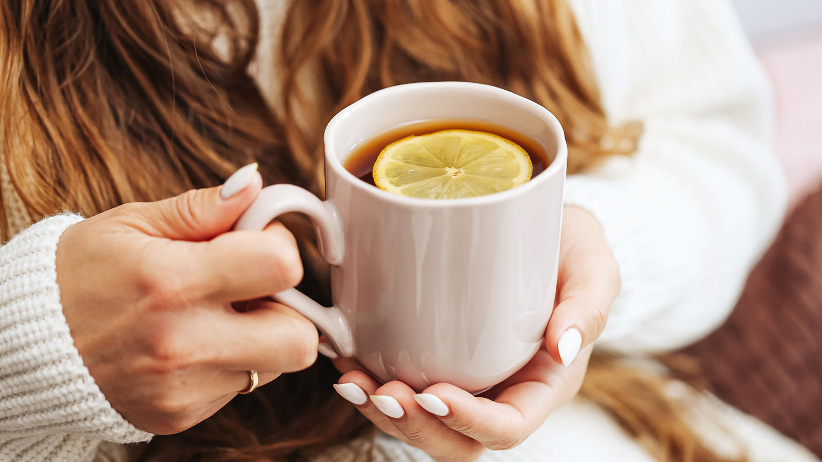Почему бессмысленно пить чай с лимоном. Мы все выяснили