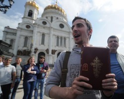 Православные активисты: Мадонна вмешивается во внутренние дела государства
