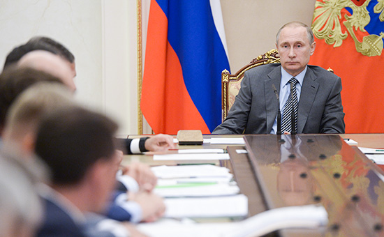 Президент России Владимир Путин на совещании с членами правительства, 22 июля 2016 года


