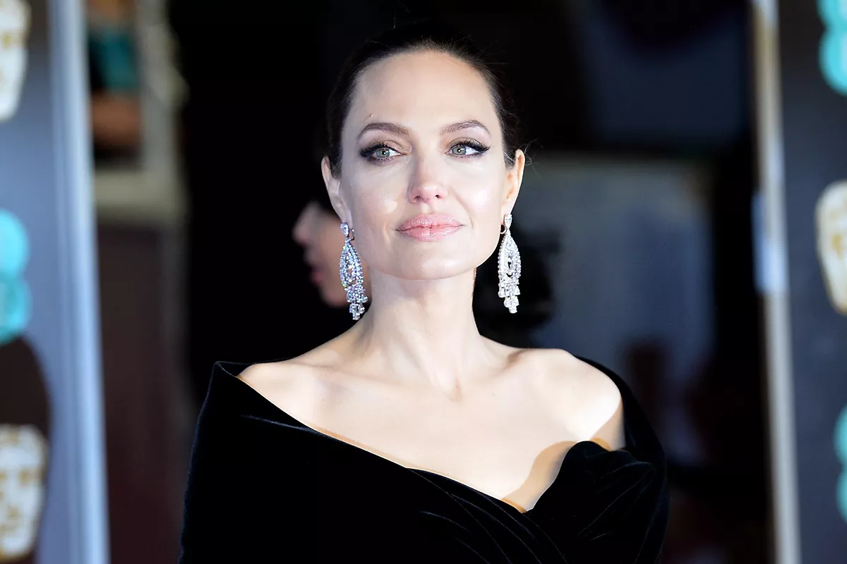 <p>Анджелина Джоли</p>