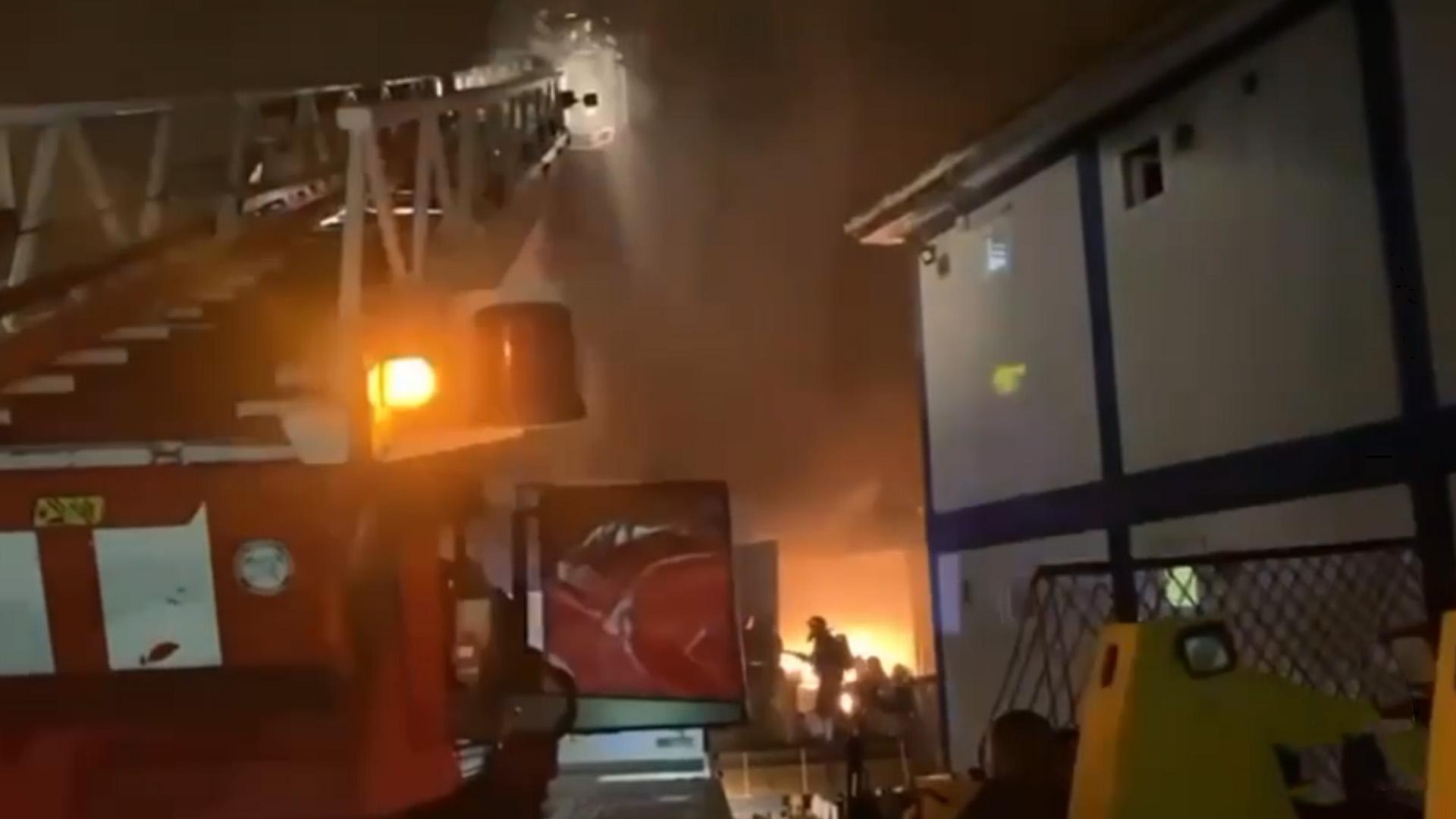 В Москве загорелся склад рядом с бывшим зданием ФТС