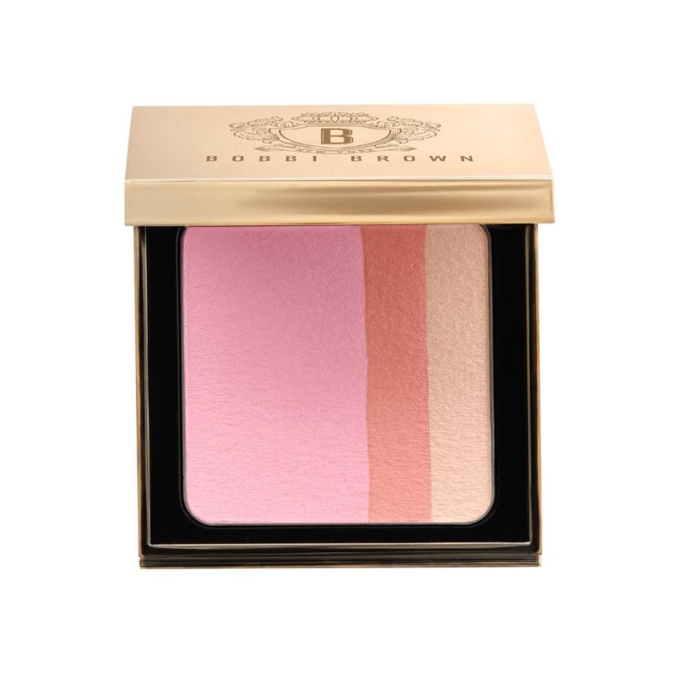 Палетка румян Brightening Blush, оттенок Blushed Pink, Bobbi Brown, 6650 руб. (ЦУМ)