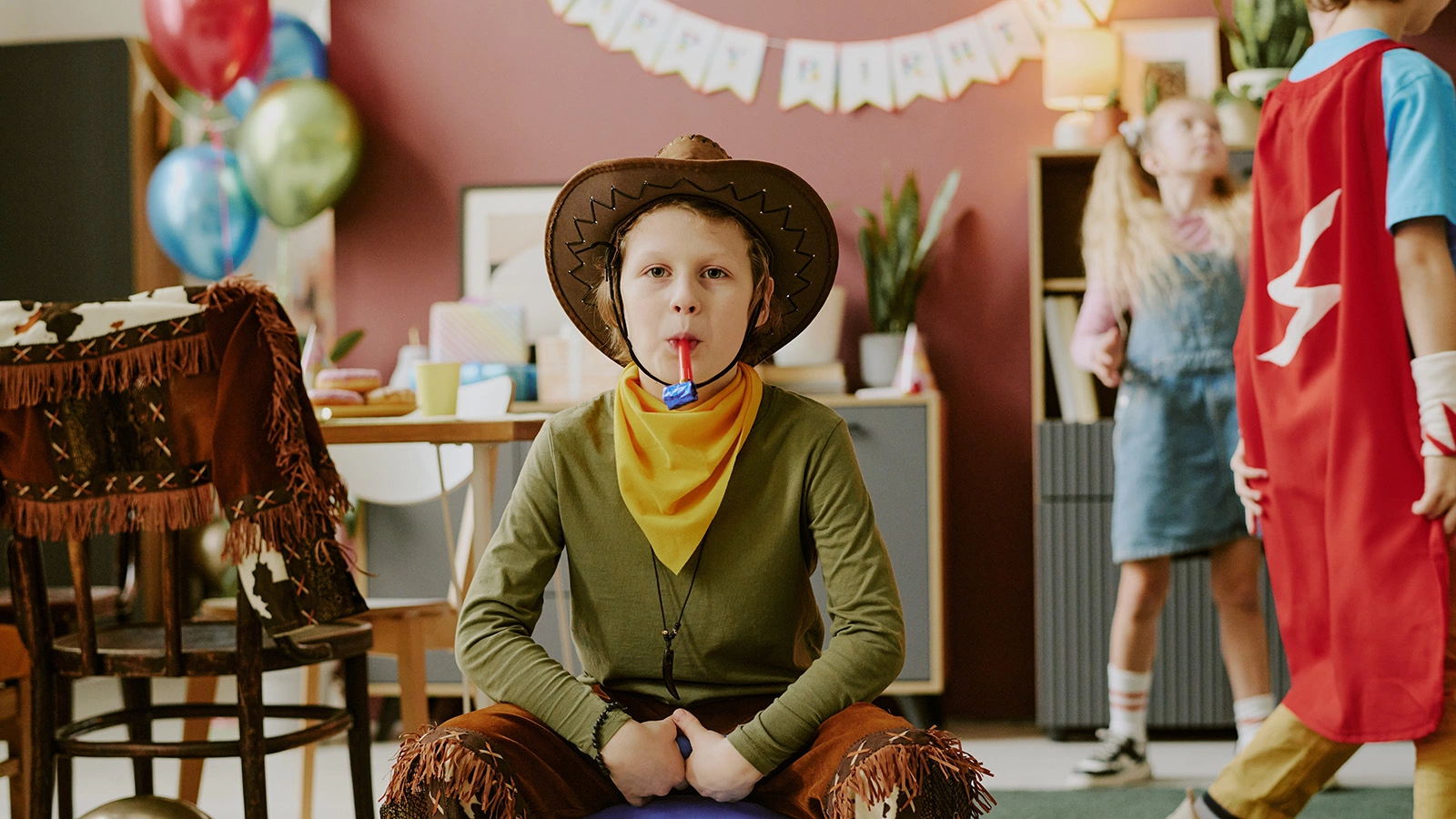 Не забывайте про специальные призы для самых активных участников — например, за лучший костюм или за оригинальность