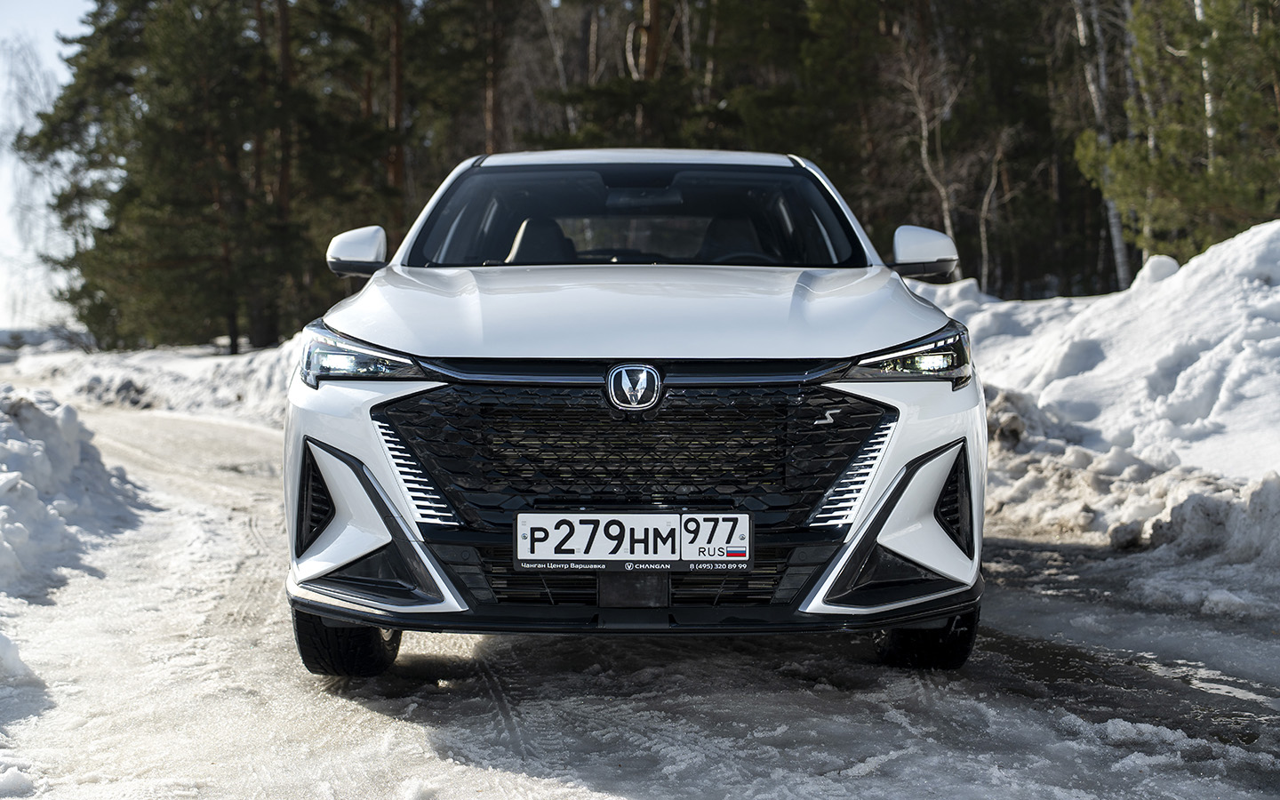 Агрессивные формы Changan CS35 Max намекают на спортивный характер. Но динамика не сильно отличается от обычных городских SUV