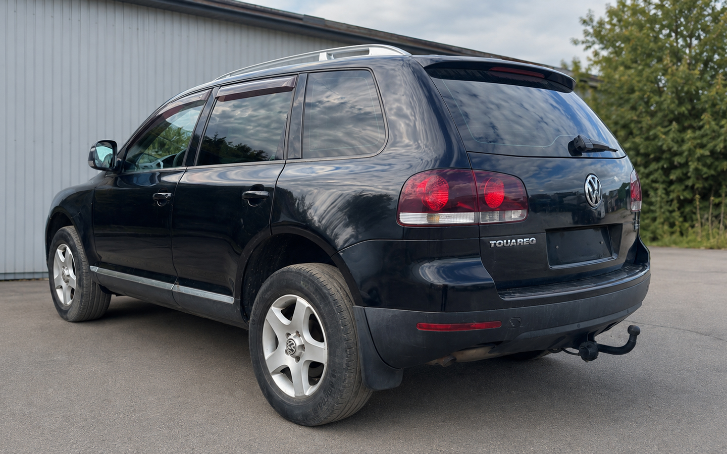 VW Touareg лег в основу других известных моделей концерна Volkswagen AG&nbsp;&mdash; Audi Q7, Porsche Cayenne и даже Bentley Bentayga