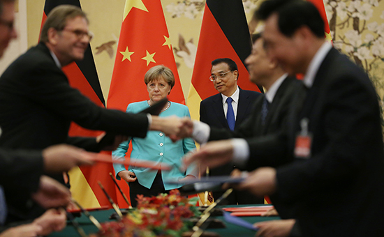 Канцлер Германии Ангела Меркель и премьер Госсовета КНР Ли Кэцян
