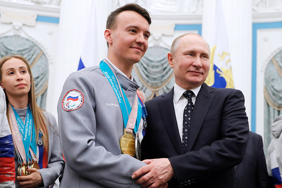 По окончании встречи Путин пожелал параолимпийцам новых побед
