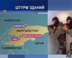 В Киргизии толпа штурмовала отделение милиции