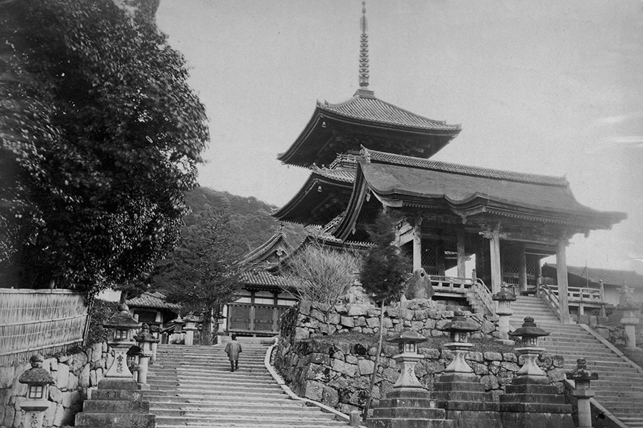 Буддийский храм Киемидзу-дэра XVII века в Киото, около 1865 года