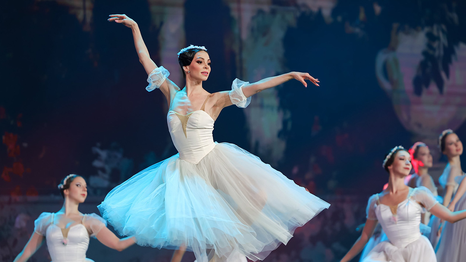 В Национальном центре «Россия» прошла премьера спектакля «Русские сезоны»