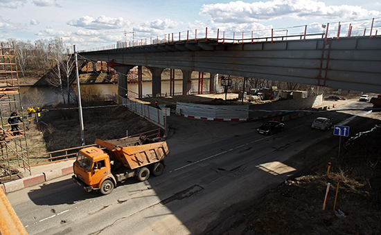 Строящийся автомобильный мост, входящий в&nbsp;скоростную трассу M-11 Москва&nbsp;&mdash; Санкт-Петербург в&nbsp;районе города Химки, 2013 год