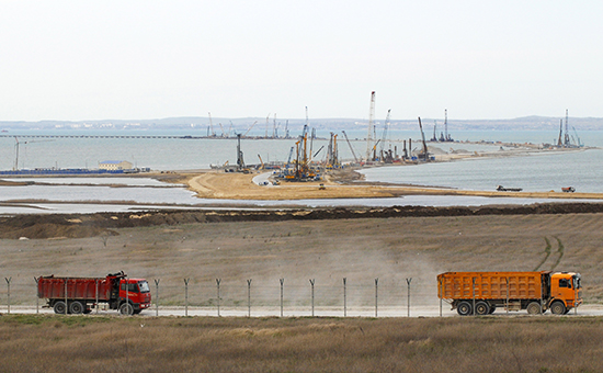 Строительство моста через Керченский пролив в Крым. Вид&nbsp;из окрестностей поселка Тамань в Краснодарском крае


