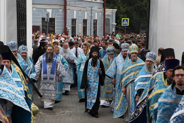 В крестном ходе в Казани участвовали 10 тысяч человек