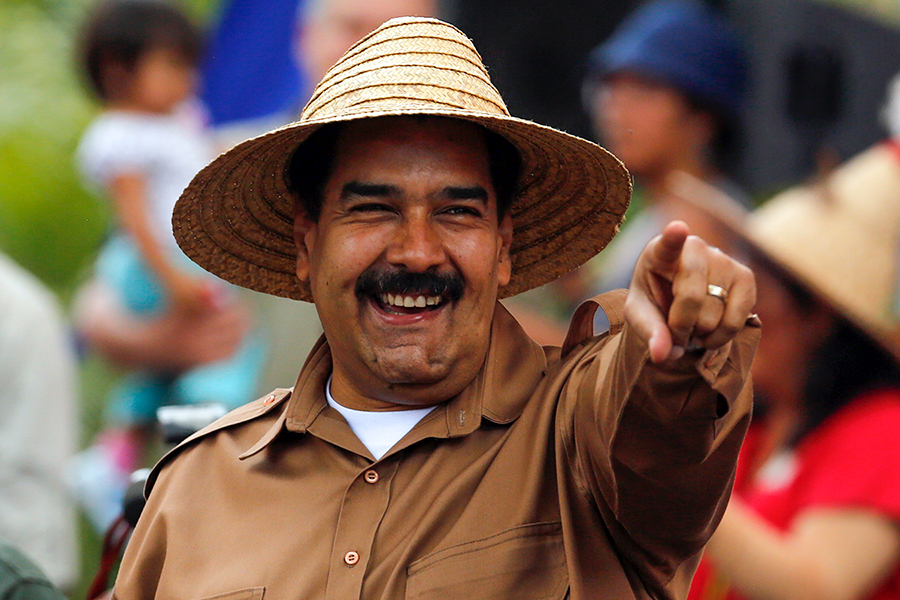 У Мадуро нет высшего образования. Он родился в 1962 году в Каракасе. В 1980-х годах окончил лицей Авали. После этого работал водителем транспортной компании Metro de Caracas, в которой быстро стал лидером профсоюза. В 2000 году был избран в национальный парламент. В правительстве Чавеса он с 2006 по 2013 год возглавлял Министерство иностранных дел