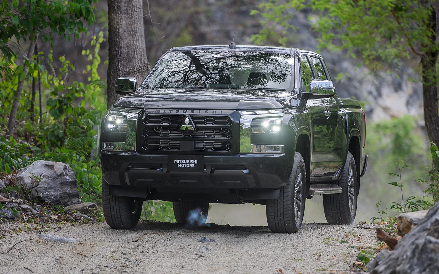 Дилер привез в Россию Mitsubishi L200 нового поколения. Сколько он стоит