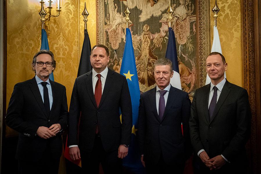 Йенс Плетнер, Андрей Ермак, Дмитрий Козак и Эммануэль Бонн во время переговоров в &laquo;нормандском формате, 26 января 2022 года