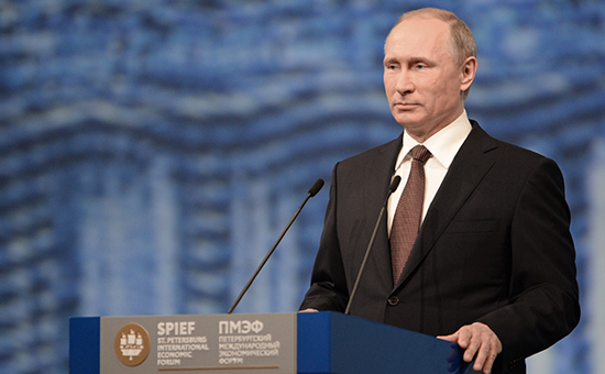 Президент России Владимир Путин на&nbsp;пленарном заседании Петербургского международного экономического форума (ПМЭФ)


