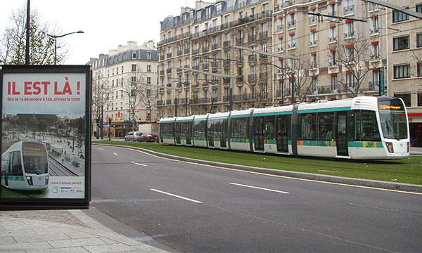 В Париже открылась первая после 70-летнего перерыва трамвайная линия