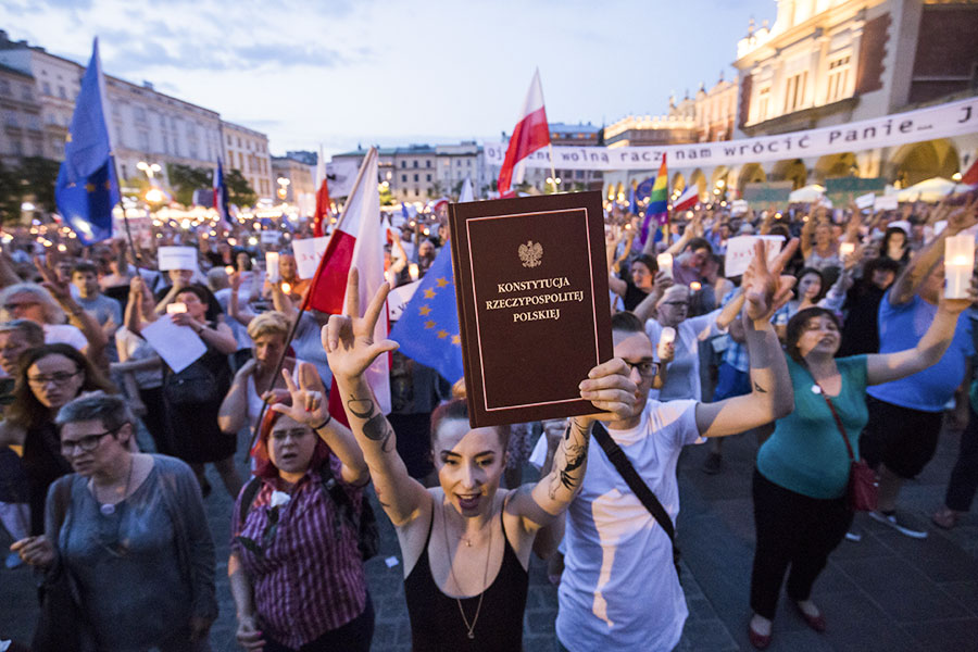 Протестующие на центральной площади в Кракове