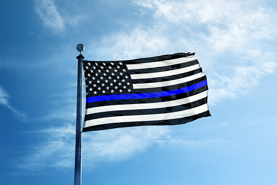 Флаг США с &laquo;тонкой синей линией&raquo;