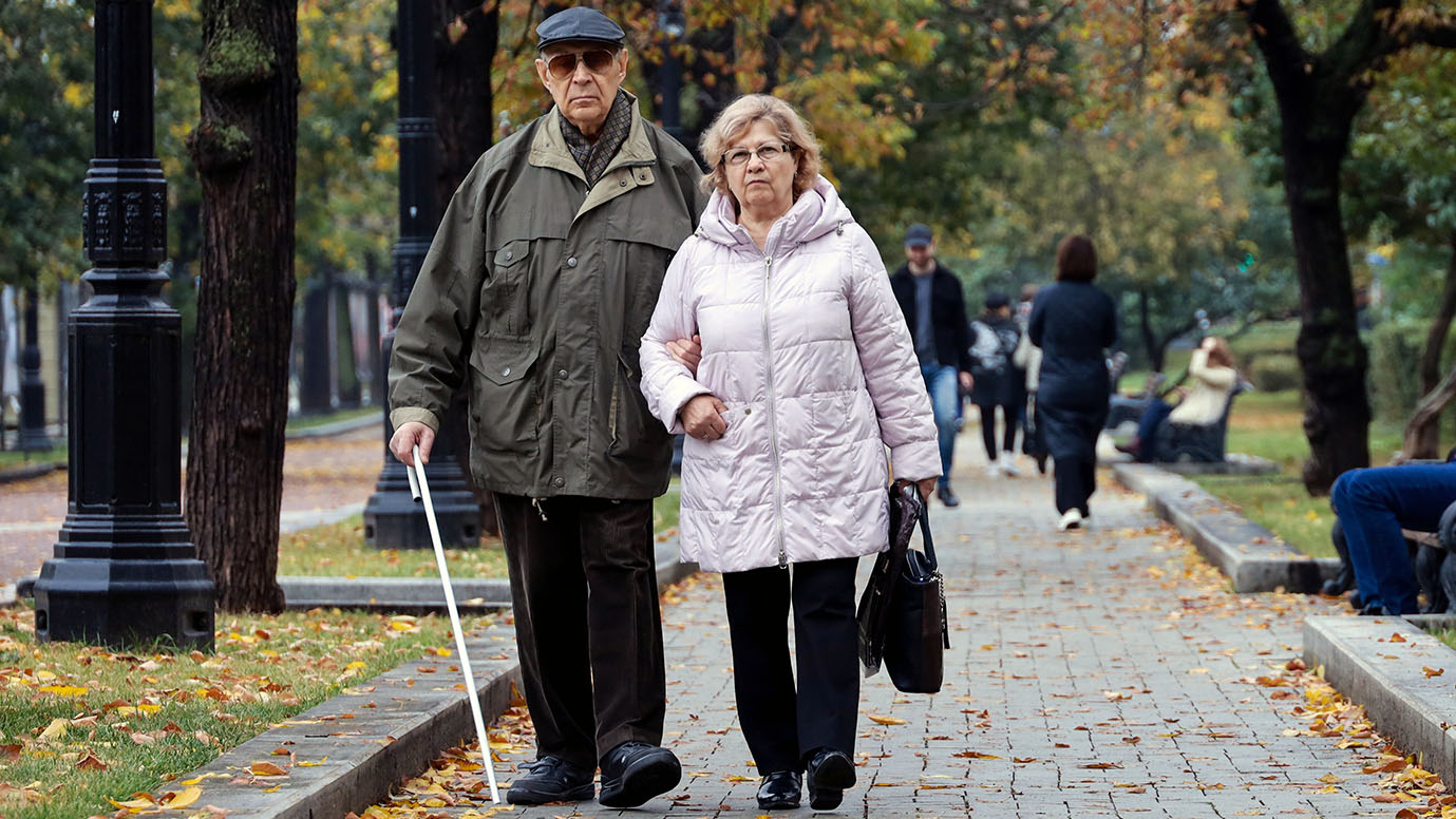 Ученые выяснили, сколько шагов в день нужно проходить пожилым людям