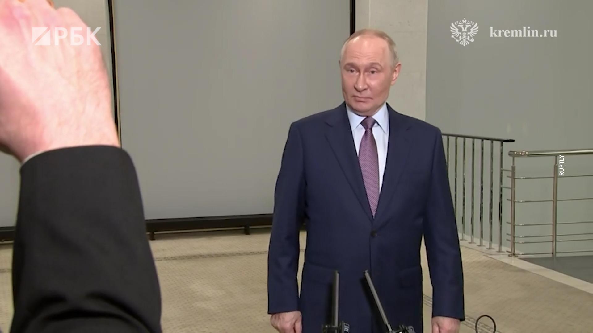 Путин пошутил про санкции ЕС в отношении поставок унитазов. Видео