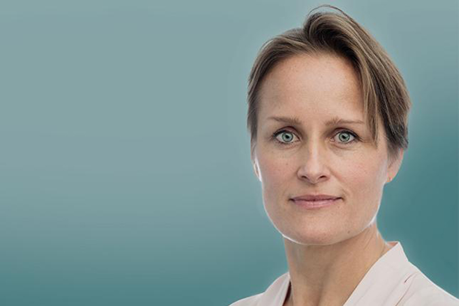 Лидером года FT признали и начальницу Секретной разведывательной службы Великобритании (MI6) Блез Метревели&nbsp;&mdash; первую женщину на этом посту. В статье о ней бывшая директор Национальной разведки США Эврил Хейнс назвала Метревели &laquo;силой природы, которая олицетворяет самоотверженную работу&raquo; и &laquo;чувствует себя на встрече с мировыми лидерами так&nbsp;же комфортно, как и когда занимается греблей с друзьями&raquo; (Метревели в колледже была членом команды по академической гребле).

Главе MI6 48 лет, она работает в спецслужбах с 1999 года. Большую часть своей карьеры Метревели проработала на оперативных должностях на Ближнем Востоке (она владеет арабским языком) и в Европе.


Помимо Симоньян, Мамдани и Метревели в раздел &laquo;Лидеры&raquo; своего рейтинга FT включили главу NVIDIA Дженсена Хуанга, руководителя аппарата Белого дома Сьюзи Уайлс, исполнительный вице-председатель Oracle Сафра Кац, исполнительного вице-президента автомобильной компании BYD Стеллу Ли, основателя PayPal Питера Тиля, создателя британской &laquo;Партии Брекзита&raquo; Найджела Фараджа, инвестиционного банкира Давида Соломона и предпринимательницу Мишель Канг.
