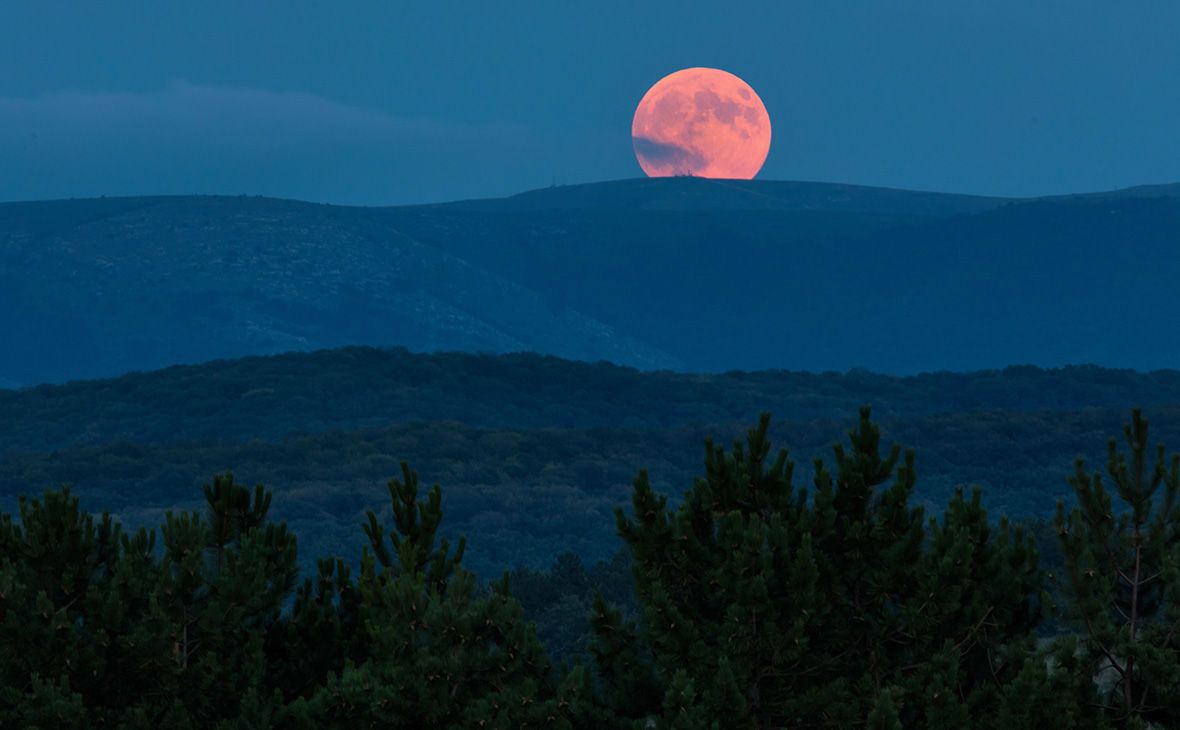 Лунное затмение ​над горой Чатыр-Даг, Крым. 27 июля 2018 года