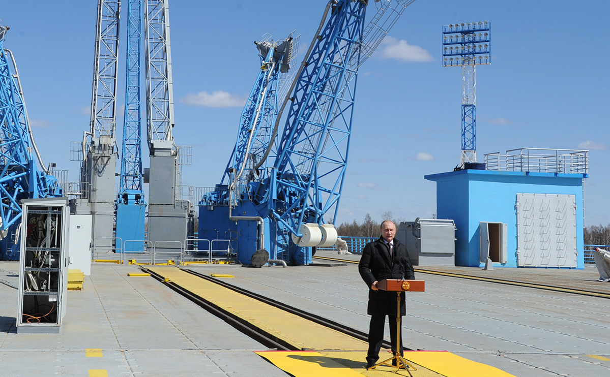 Владимир Путин во время выступления на стартовом комплексе космодрома Восточный