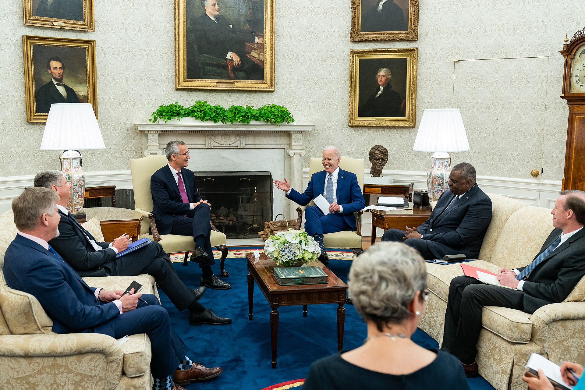 Глава НАТО Йенс Столтенберг с президентом США Джо Байденом, июнь 2021 года