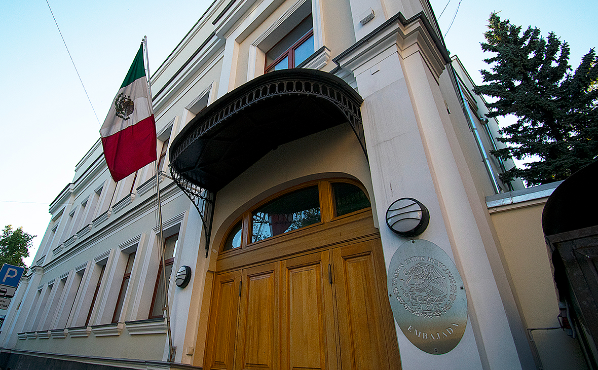 Посольство Мексики ответило на отказы в визах россиянам на украинском