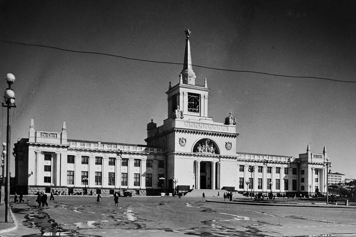 Железнодорожный вокзал в Сталинграде. 1958 год
&nbsp;
