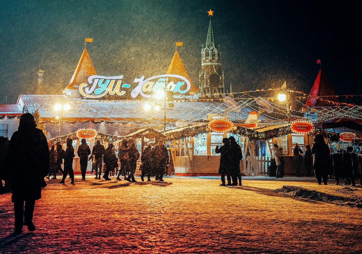 Особый акцент в украшении города будет сделан на туристические точки с большим скоплением людей