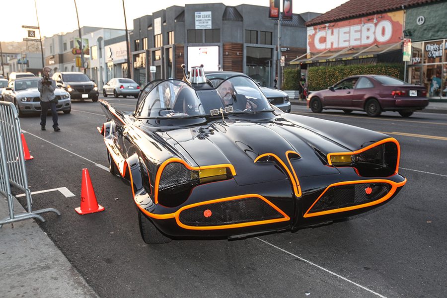 В январе 2013 года за $4,6 млн был продан автомобиль Бэтмена из&nbsp;американского сериала 1960-х годов. Автомобиль супергероя был сделан на основе концепт-модели 1955 года Ford Futura, приобретенной легендарным американским дизайнером Джорджем Баррисом. На переделку машины Баррис потратил около $15 тыс. Автомобиль на аукционе приобрел бизнесмен Рик Шампейн, рассказавший, что вырос на сериале про Бэтмена, и отметивший, что намерен снести стену в своем доме и установить машину в гостиной
