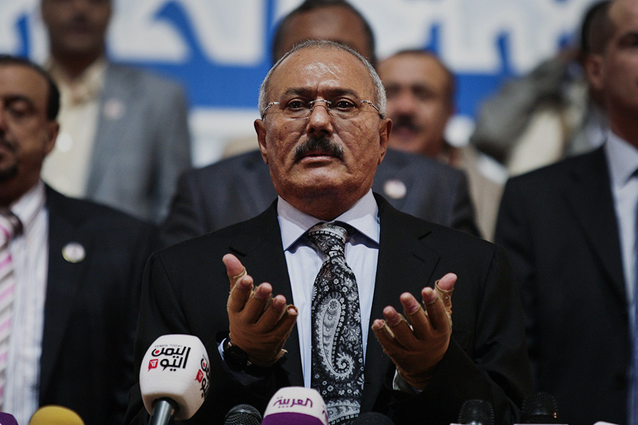 Президент Йемена Али Салех&nbsp;бежал из&nbsp;арабской республики в 2012 году, после 34 лет правления. Он пришел к власти&nbsp;в 1978 году. При нем Северный Йемен объединился с южным, а в 1994 году Салех одержал победу в гражданской войне. Но в 2011 году очередная попытка Салеха переизбраться привела к массовым акциям протеста. Не помогли ни чрезвычайное положение, ни поддержка спецслужб.

Получив ранение при взрыве в его резиденции, Салех&nbsp;уехал в Саудовскую Аравию, где согласился отказаться от власти. Позже бывший президент попытался вернуться в Йемен, заключив договор с проиранскими хуситами. В 2017 году он погиб: машину экс-президента подорвали, а затем один из нападавших застрелил Салеха.