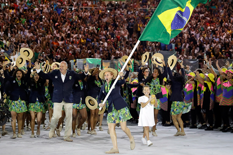 Замыкала парад бразильская сборная
