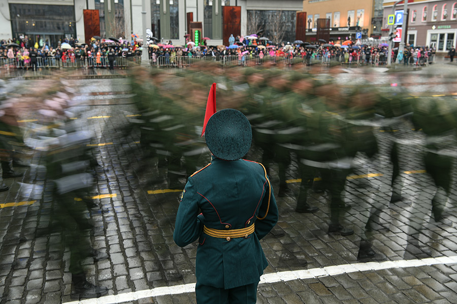 Парад в Екатеринбурге. В столице Урала на марш вышли&nbsp;80 единиц техники и 2,2 тыс. военных