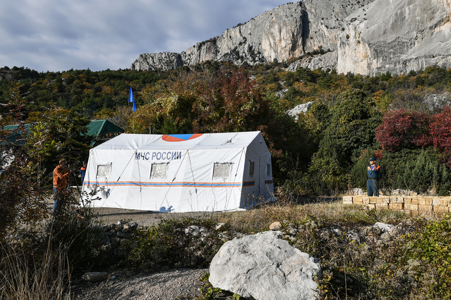 Палатка службы МЧС России на блокпосту на въезде в Севастополь&nbsp;