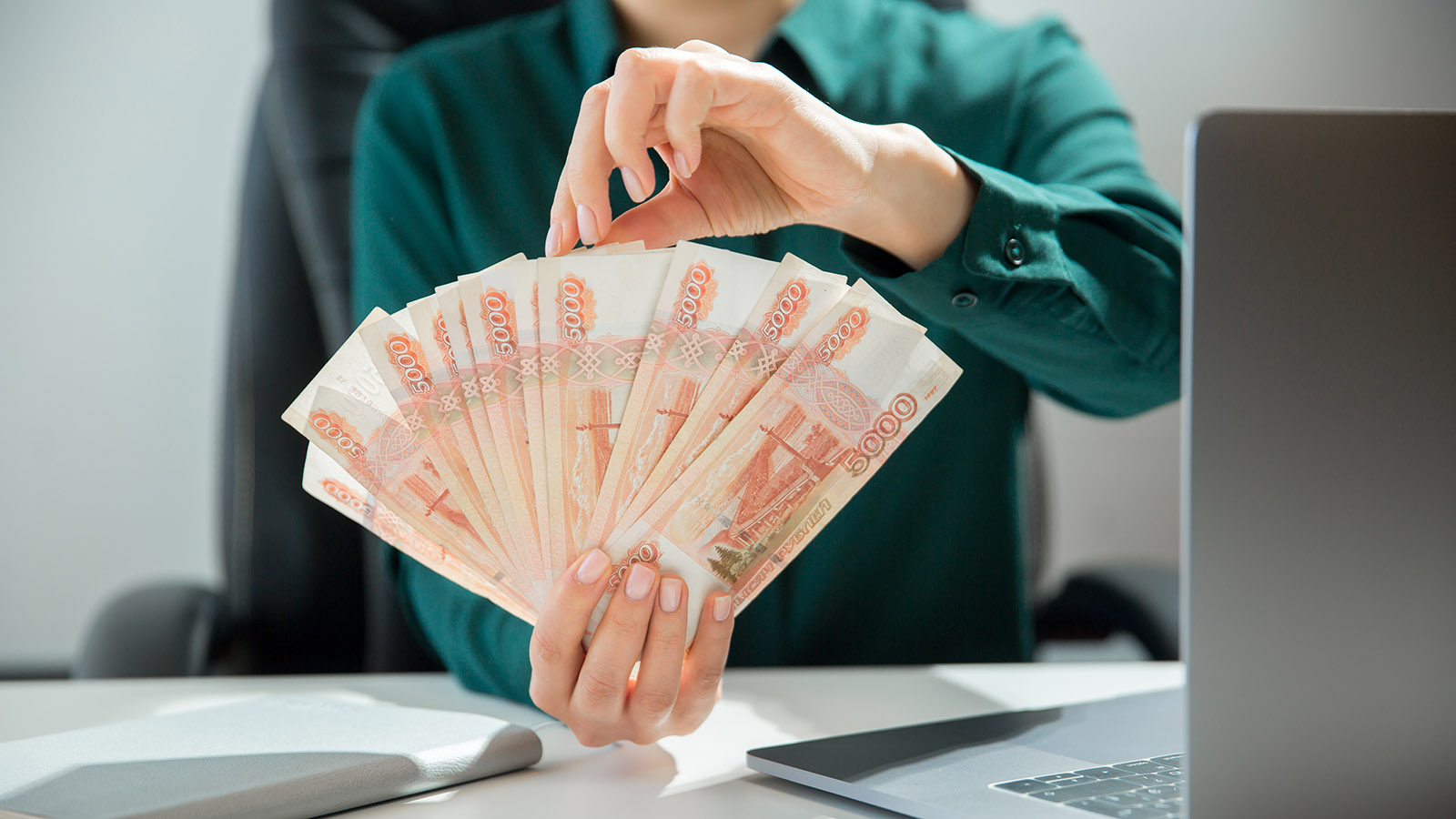 Сергей Миронов вновь предложил увеличить МРОТ до ₽60 000