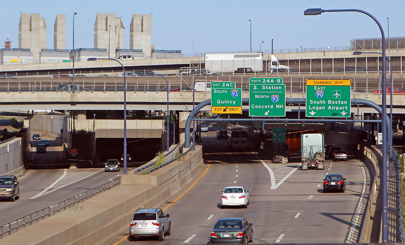 Самым дорогим дорожным объектом в мире на данный момент является Большой бостонский тоннель, носящий неофициальное название Big Dig (Большая траншея). Для строительства восьмиполосной подземной магистрали понадобилось 150 кранов, пять тысяч человек и 14,5 млрд долларов. Открытие тоннеля в 2013&nbsp;г. помогло серьезно разгрузить трафик в городе и снизить загазованность всего Бостона на 12%. При строительстве объекта местными инженерами впервые пришлось замораживать грунт для укрепления конструкции. Несмотря на то, что тоннель проходит через самое сердце Бостона, в ходе его строительство ни одно здание не было разрушено.
