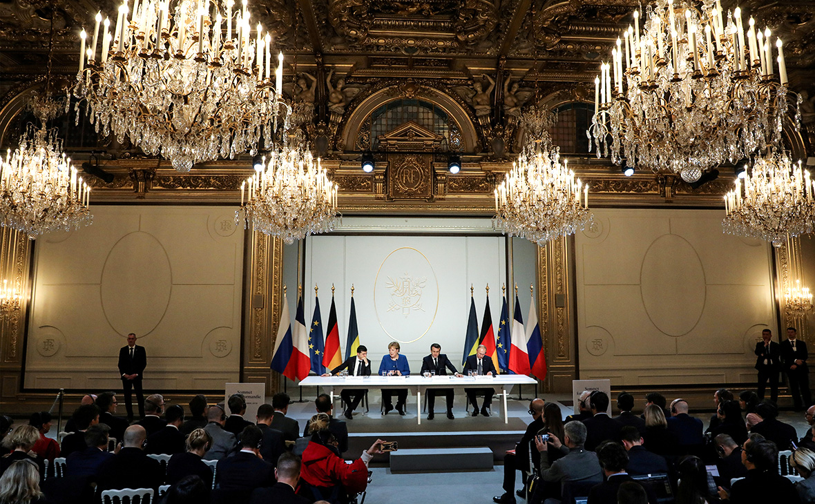 Владимир Зеленский, Ангела Меркель, Эмманюэль Макрон и Владимир Путин (слева направо)