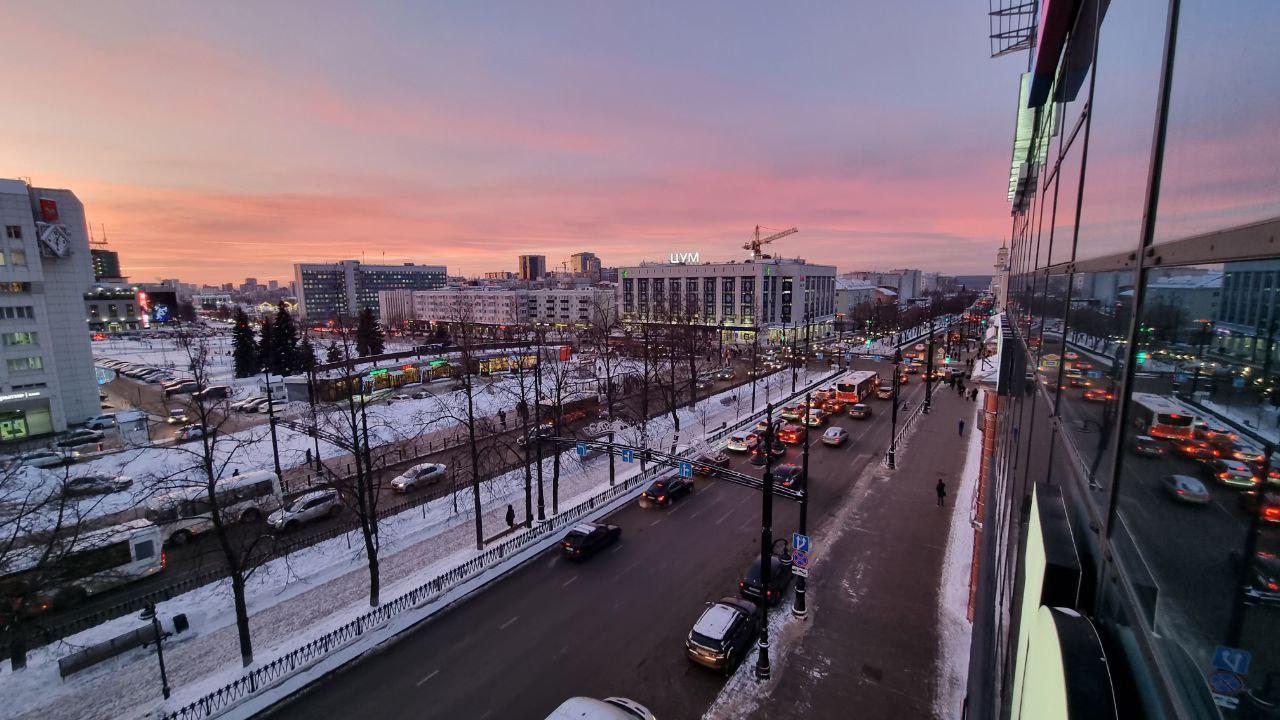 Неделя в крае: уход Uniqlo, возвращение «Камы» и старт рейсов в Минск