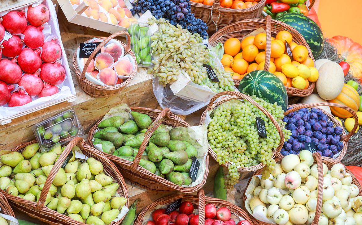 В овощах и фруктах из Армении нашли пестициды и вредителей